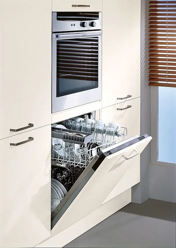 columna cocina con lavavajillas horno y microondas - Cómo acomodar un microondas en una cocina pequeña