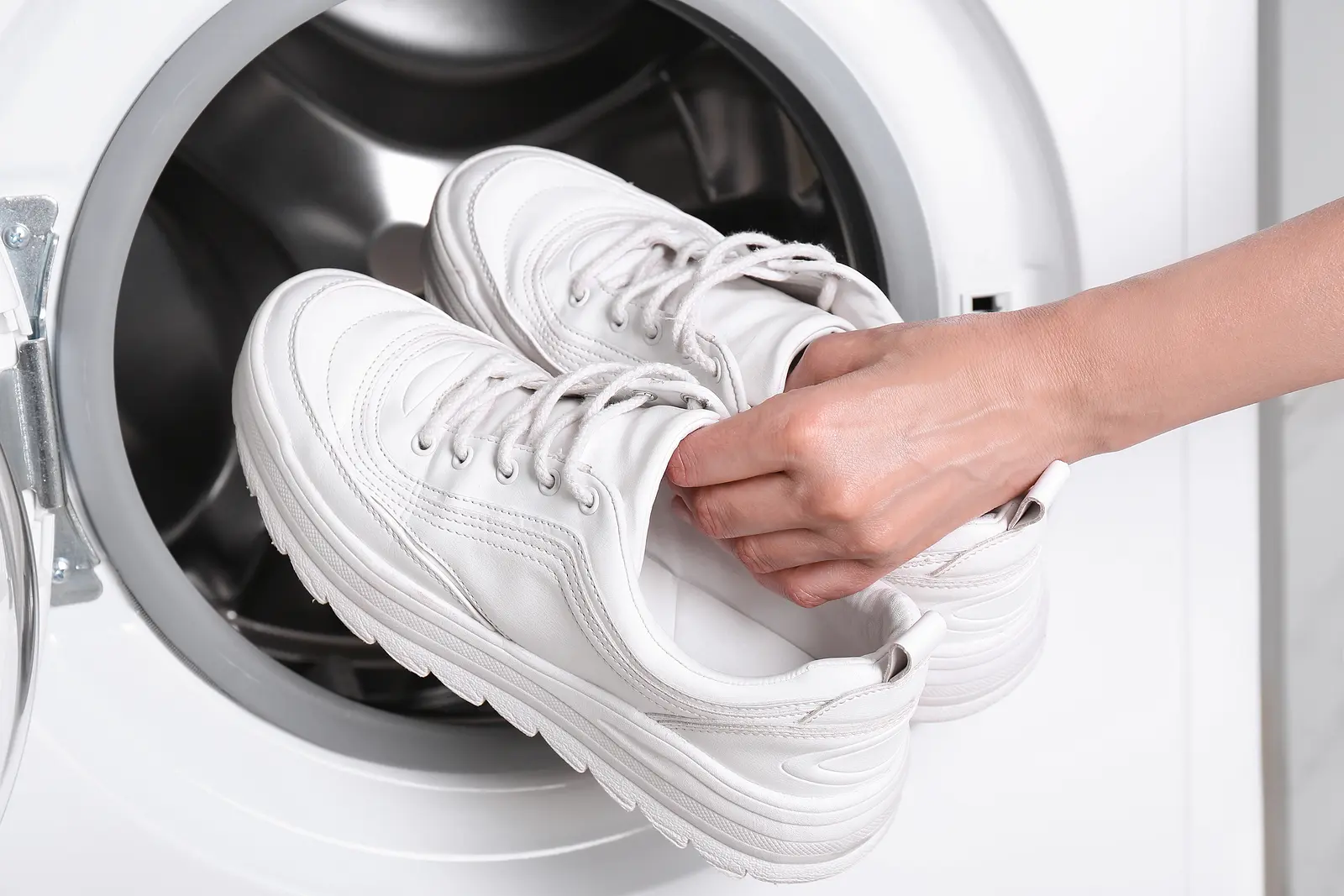 como lavar unas zapatillas blancas en la lavadora - Cómo lavar las zapatillas blancas para que no se pongan amarillas