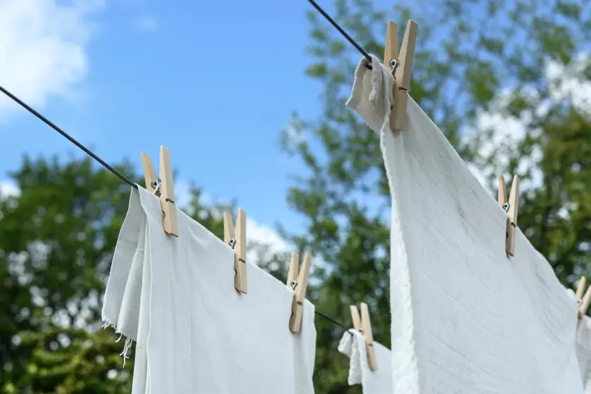 blanquear ropa blanca en lavadora - Cómo lavar ropa blanca amarillenta en la lavadora