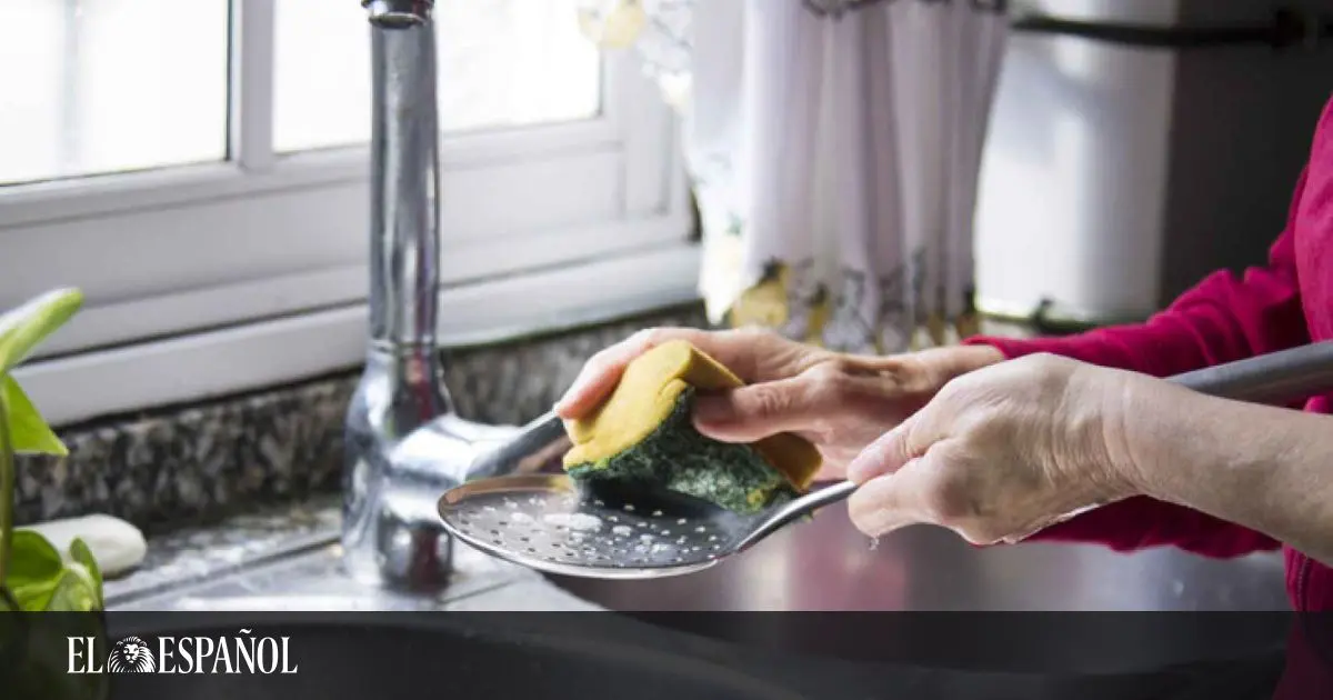 lavar estropajo en lavavajillas - Cómo limpiar un estropajo en el microondas