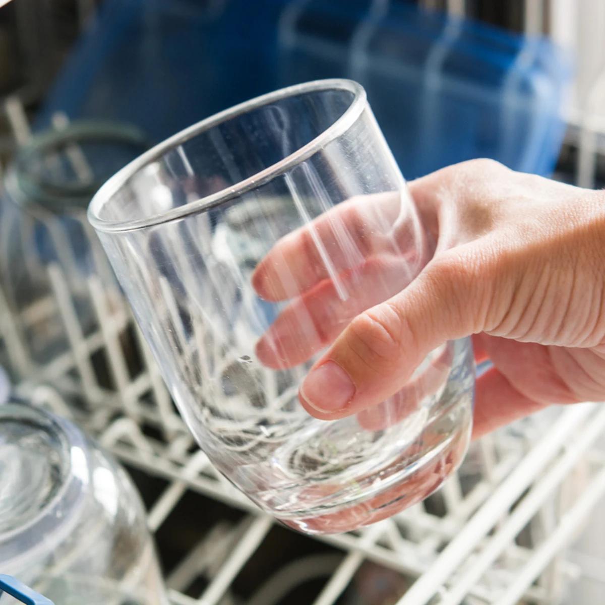 manchas vasos lavavajillas - Cómo quitar manchas a vasos