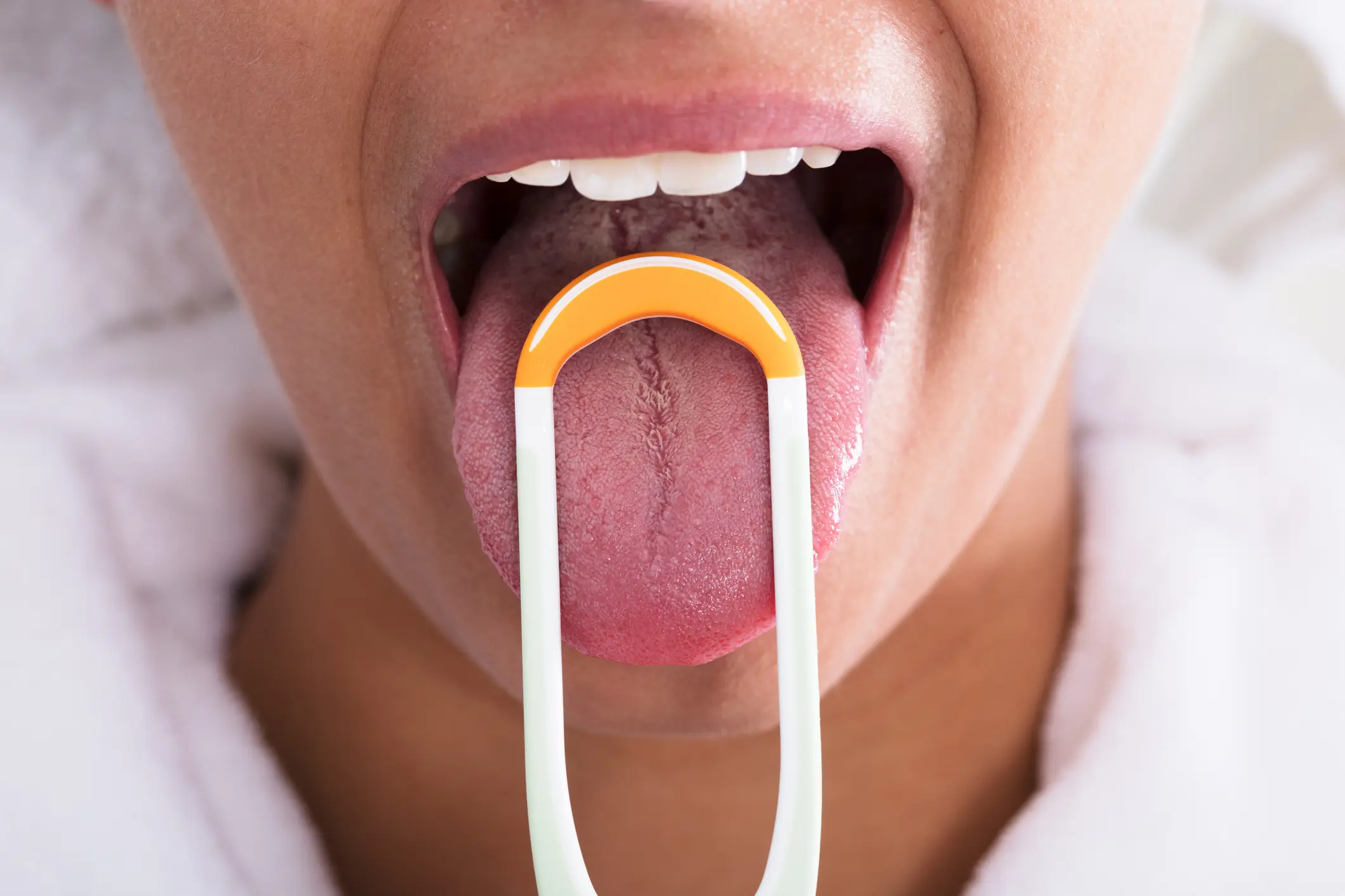 lavadora de lengua - Qué beneficios tiene el raspado de lengua