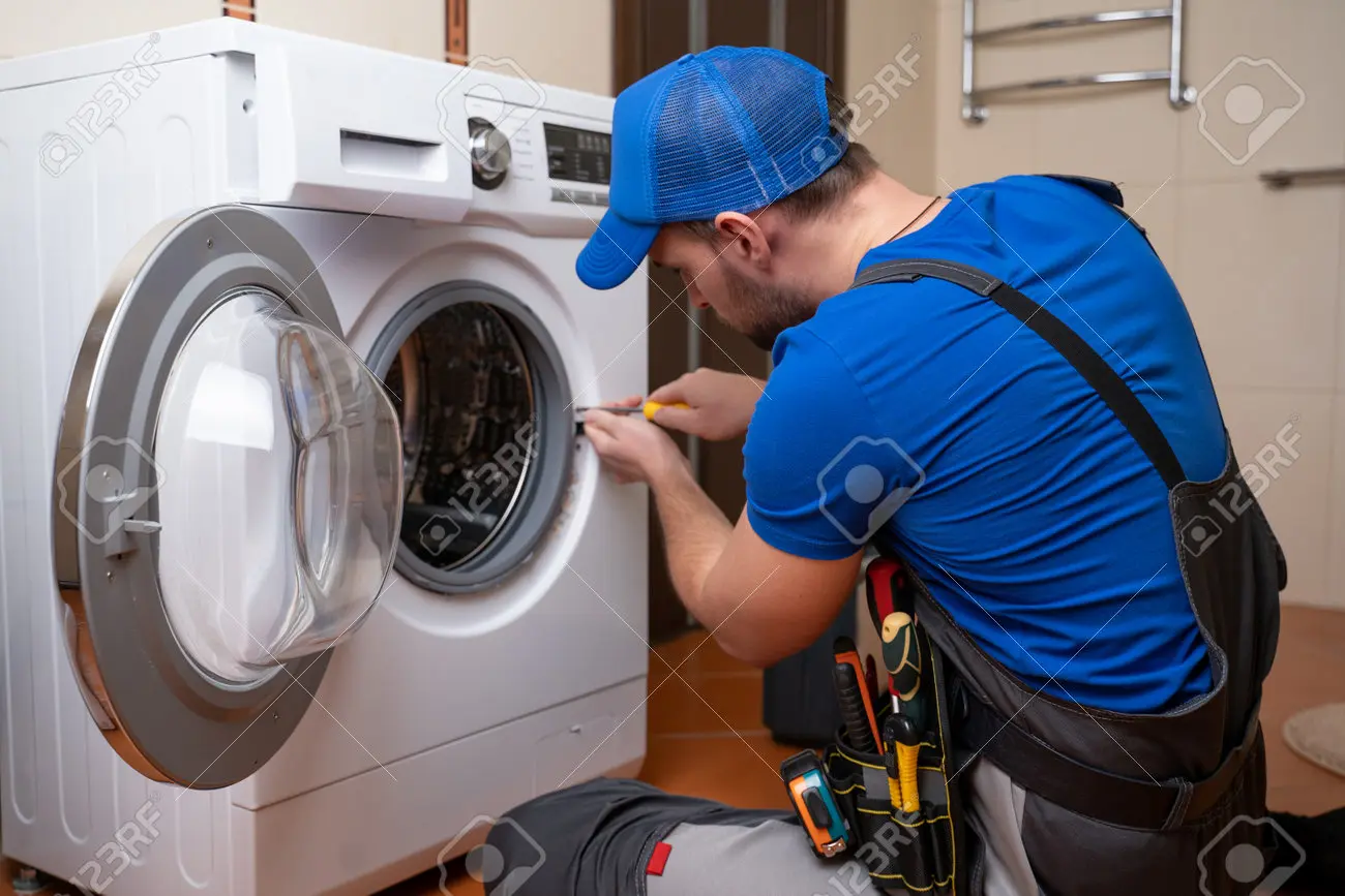 persona que arregla lavadoras - Qué hace un reparador de electrodomésticos