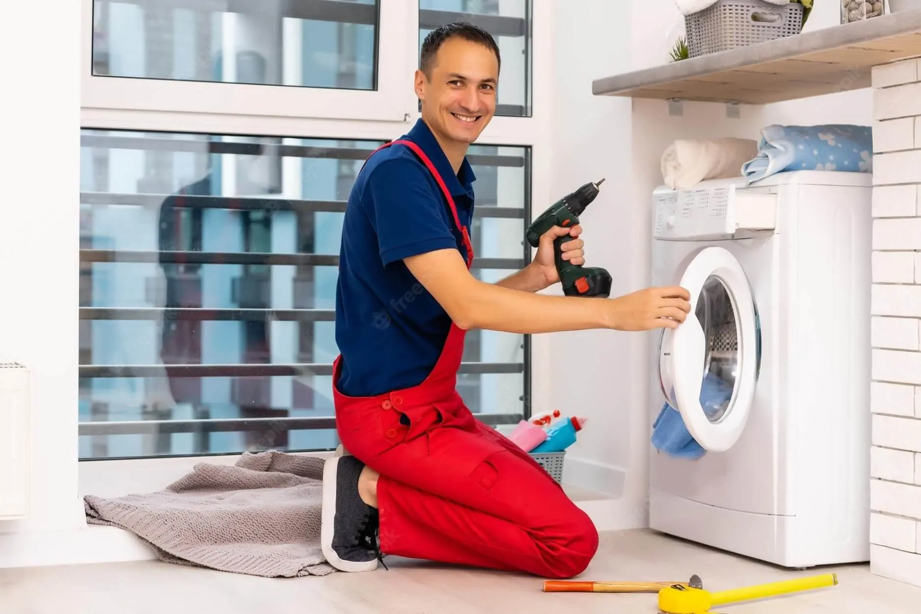 persona que arregla lavadoras - Qué hace un reparador