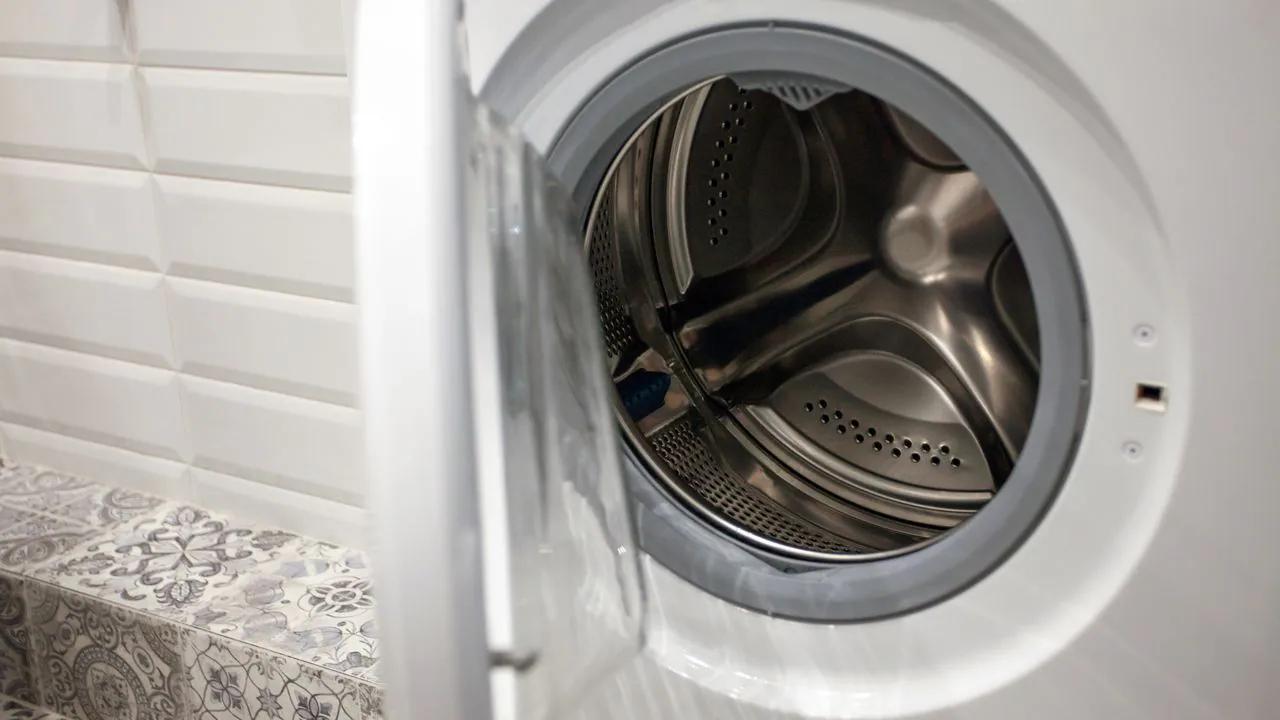 dejar puerta lavadora abierta - Qué pasa si abro la tapa de la lavadora